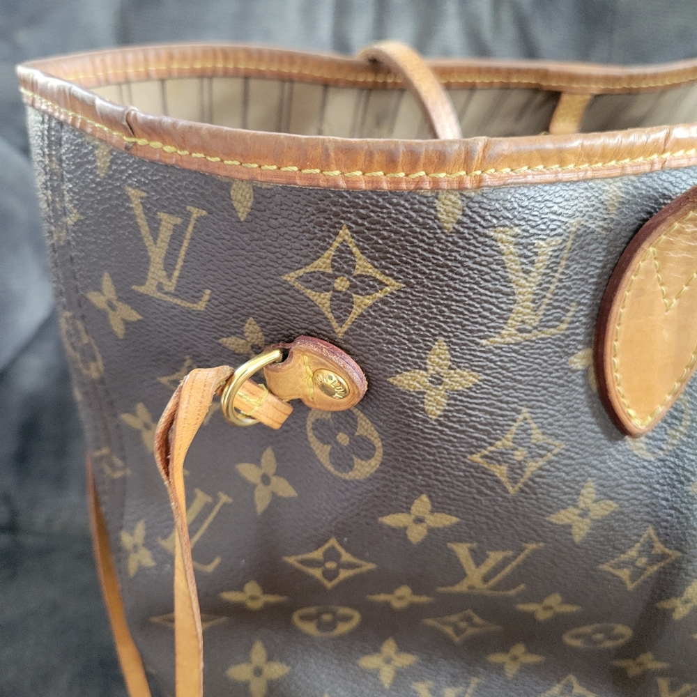 Louis Vuitton Neverfull MM Monogram Canvas Tote Bag – Authentic, Preloved - Picture 6 of 10